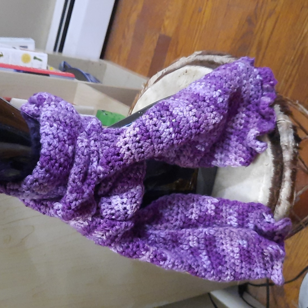 2 PC HANDCRAFTED KNITTED PURPLE MARBLED BEANIE HAT AND MATCHING SCARF NE… - Picture 3 of 9